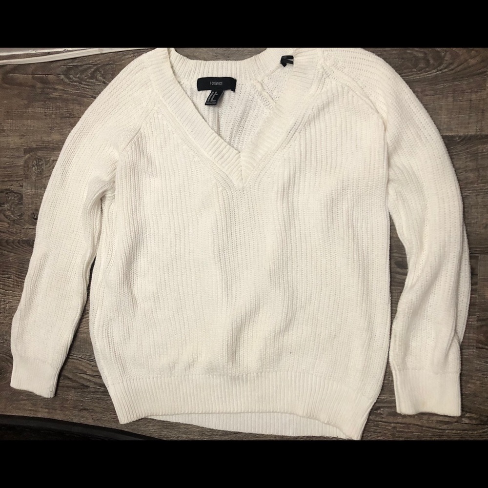 WHITE LONG SLEEVE SWEATER